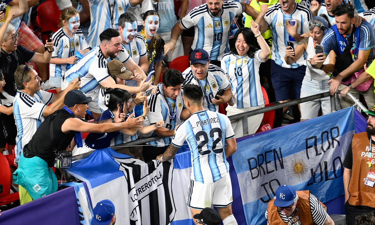Báo Anh đặt dấu hỏi về việc tiền đạo Argentina thoát thẻ đỏ: góc nhìn mới cho người chơi Việt - hình ảnh - akpordtmjl.top